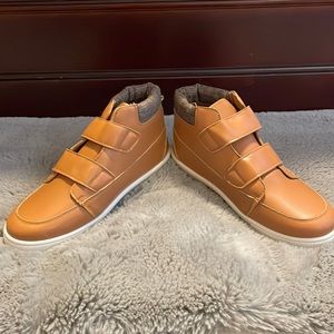 Brand New Fabkids Boys Shoes Size 6